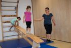 Kinder betreiben spielend Sport